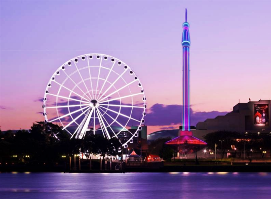 Concept mock-up of a neon-lit Skyneedle beside the Wheel of Brisbane at South Bank